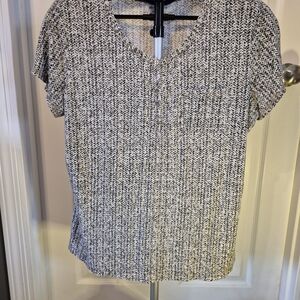 Stylish Liz Claiborne Multi-Colored Quarter Button Blouse - Size Large!